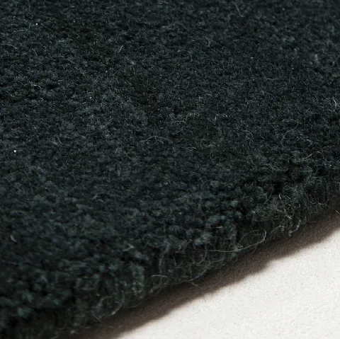 Tappeto tinta unita Calamandra realizzato in lana neozelandese e lana sarda di Poltrona Frau