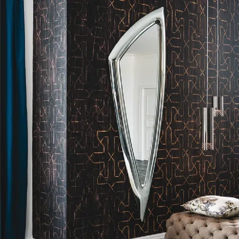 Specchio con cornice in cristallo curvato Camelot di Cattelan Italia