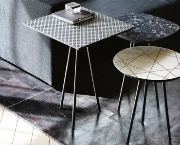 Tavolino in acero serigrafato e base in acciaio Kaos di Cattelan Italia