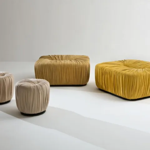 Pouf Drapè in pelle drappeggiata di Laura Meroni