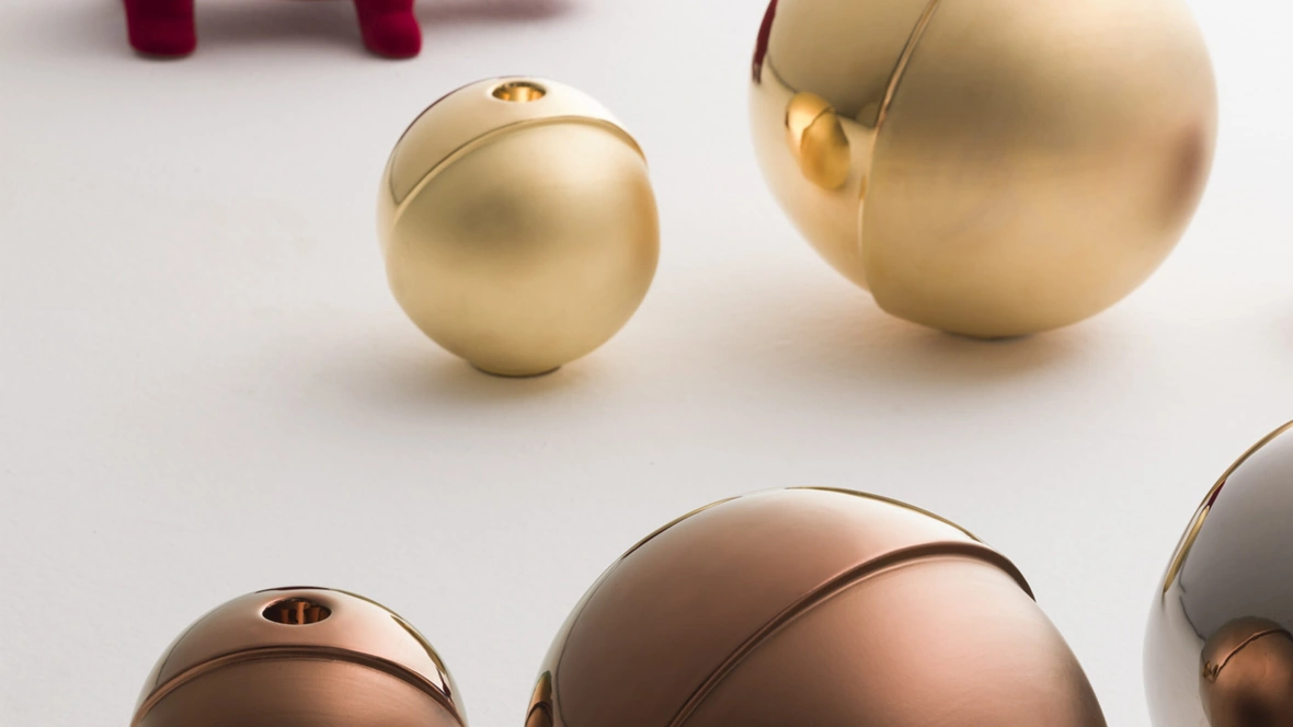 Portacandela Half Candle in ceramica placcata di Adriani e Rossi