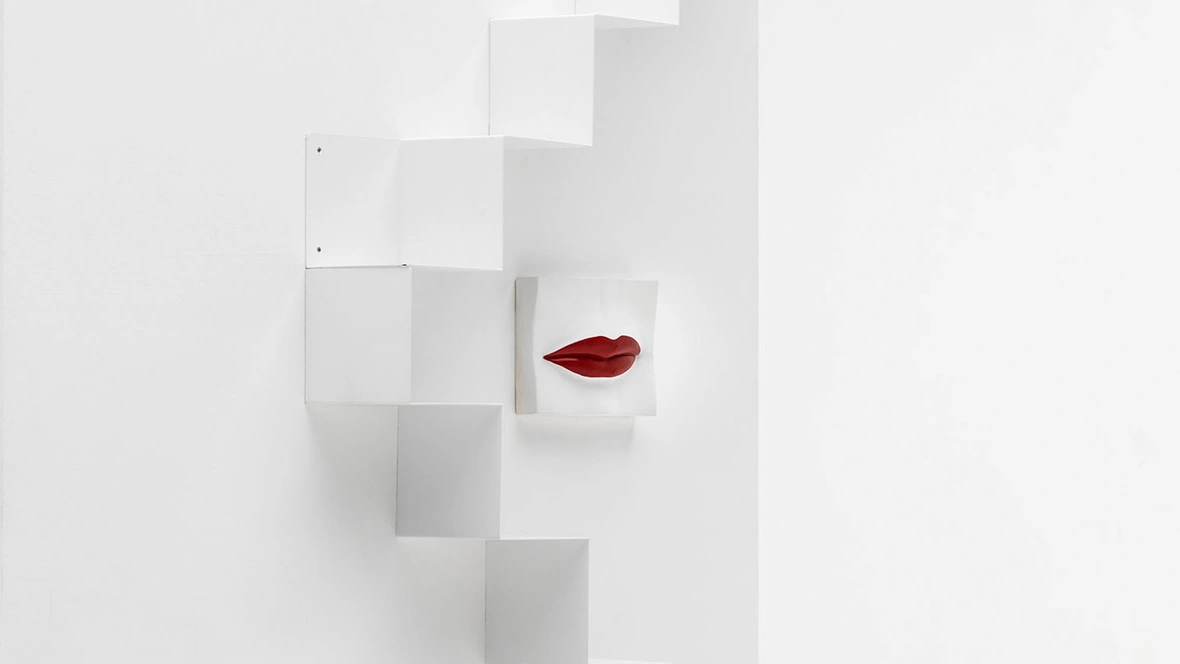 Mensola Trea in acciaio laccato bianco di Adriani e Rossi