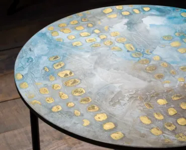 Tavolino rotondo in legno decorato Multi Moon Shell di MOS Design