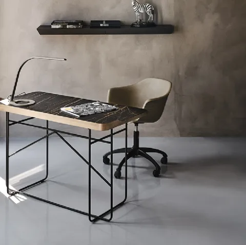 Scrittoio Wolf Keramik con piano in ceramica Marmi e base in acciaio di Cattelan Italia