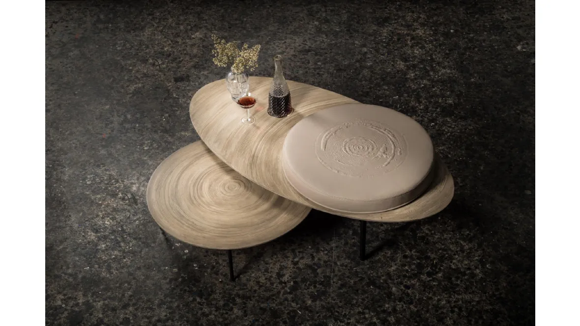 Tavolino Sit Able 02 in legno con seduta imbottita in pelle incorporata di MOS-Design