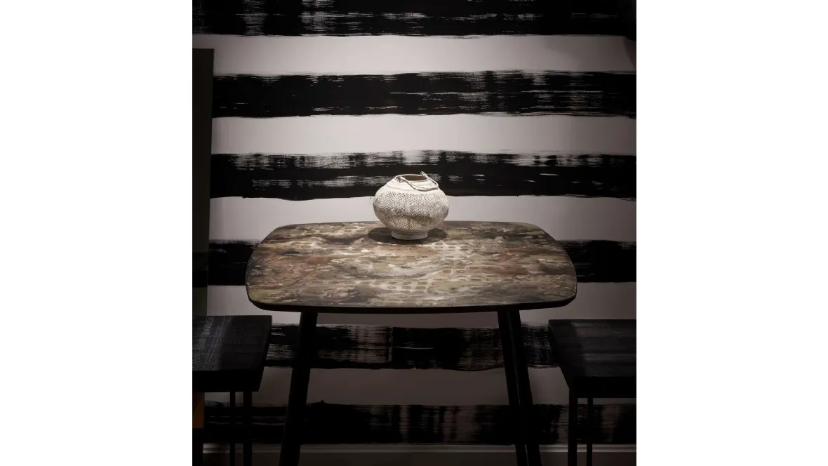 Tavolino quadrato in legno finitura grigio, marrone e ottone Tocs di MOS-Design