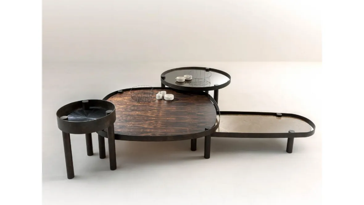 Tavolino Tray con base in metallo acidato e top in legno, marmo, pietra o cristallo di Laura Meroni