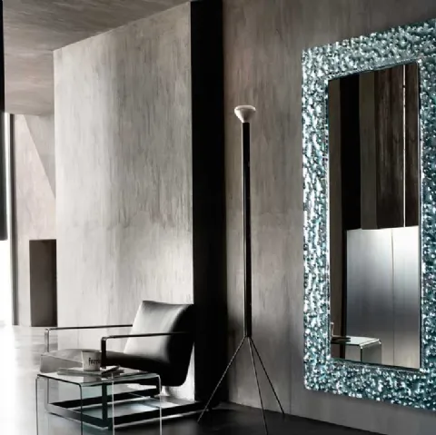 Specchio tondo Venus con cornice in vetro fuso con decoro artistico in rilievo di Fiam