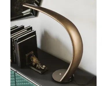 Lampada da tavolo in poliuretano con base in acciaio Mamba di Cattelan Italia