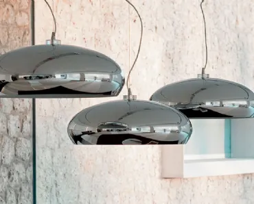 Lampada a sospensione in acciaio cromato a cupola bianca Hublot di Cattelan Italia