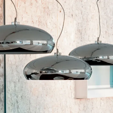 Lampada a sospensione in acciaio cromato a cupola bianca Hublot di Cattelan Italia