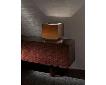 Lampada da tavolo in ottone con diffusore in lamiera microperforata Light Cube MA 25 di Laura Meroni