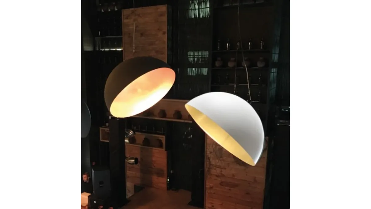 Lampada a sospensione inclinata in metallo verniciato bianco o nero Nemo Degree di Adriani e Rossi
