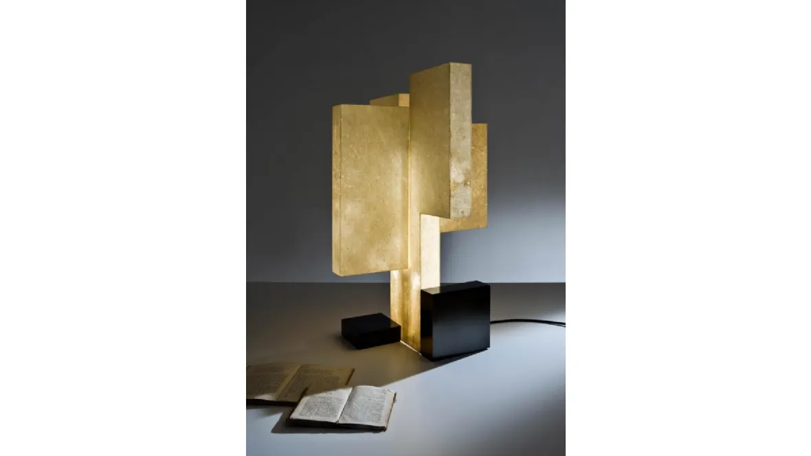 Lampada da tavolo in pergamena di pelle di capretto e metallo Novecentotrenta di Laura Meroni