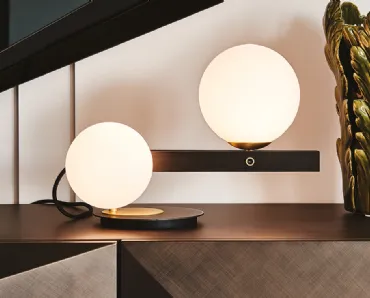 Lampada da tavolo in vetro e metallo Planeta di Cattelan Italia