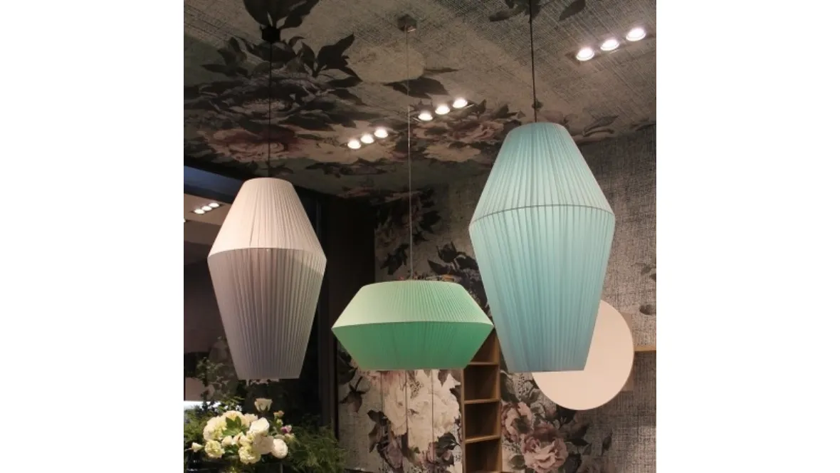 Lampada in tessuto plissettato a vari colori Theather di Adriani e Rossi