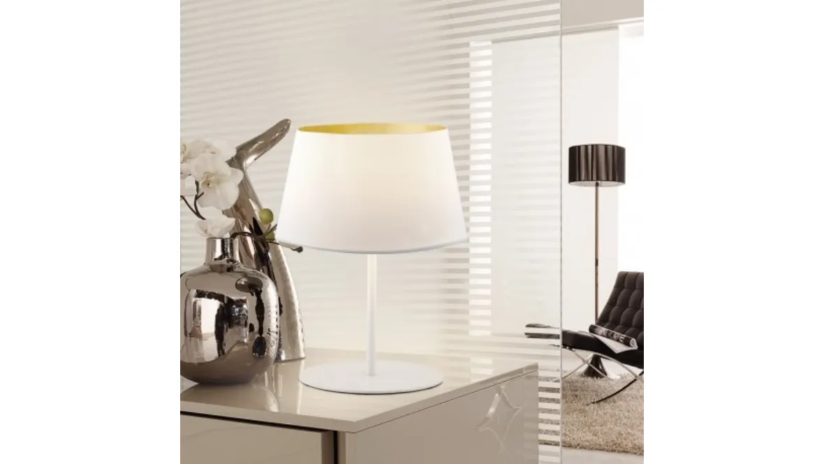 Lampada con paralume esterno bianco e interno oro Willer di Adriani e Rossi
