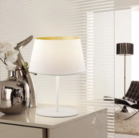 Lampada con paralume esterno bianco e interno oro Willer di Adriani e Rossi