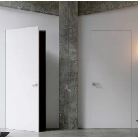 Porta battente per interni in laccato bianco come la parete Gea Filo muro di Doal