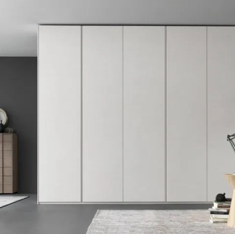 Armadio con ante battenti Glide laccato opaco di Giellesse