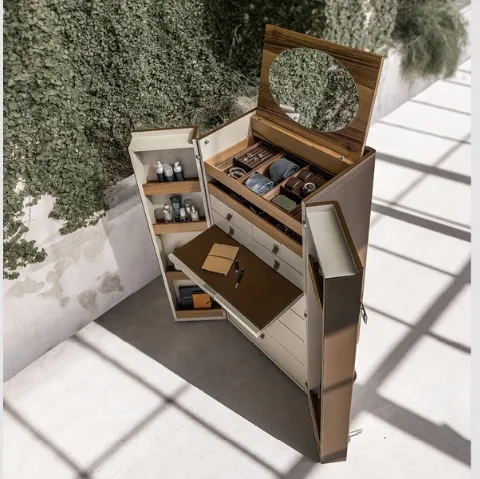 Cassettiera Bombay in Noce rivestita in cuoio di Alivar