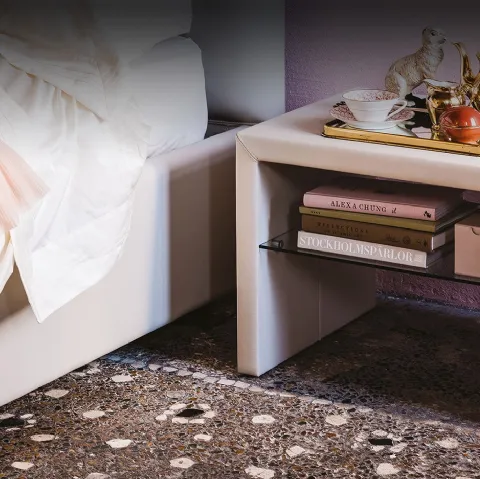 Comodino in legno rivestito in ecopelle Dorian di Cattelan Italia