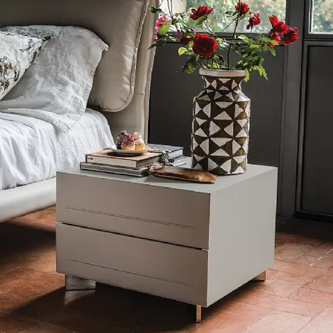 Comodino in legno rivestito in ecopelle Dyno di Cattelan Italia
