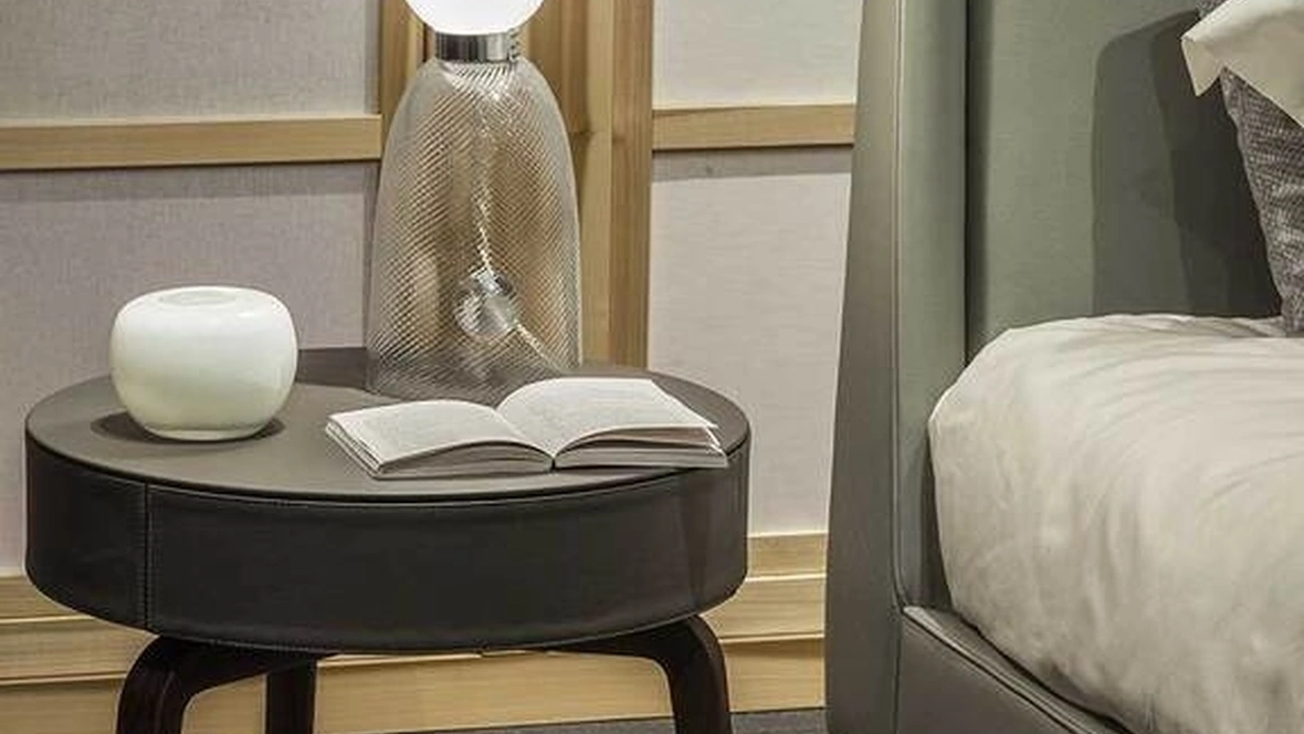 Comodino Fiorile di Poltrona Frau