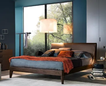 Letto Clark in legno con testiera rivestita in pelle di Giellesse