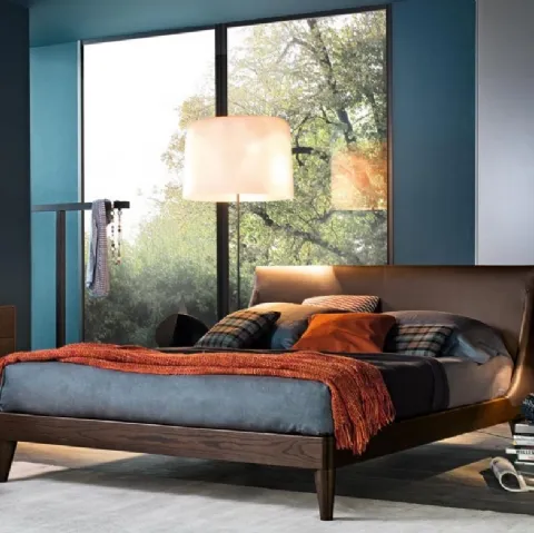 Letto Clark in legno con testiera rivestita in pelle di Giellesse