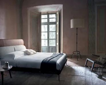 Letto matrimoniale in pelle con testiera Coupè di Poltrona Frau