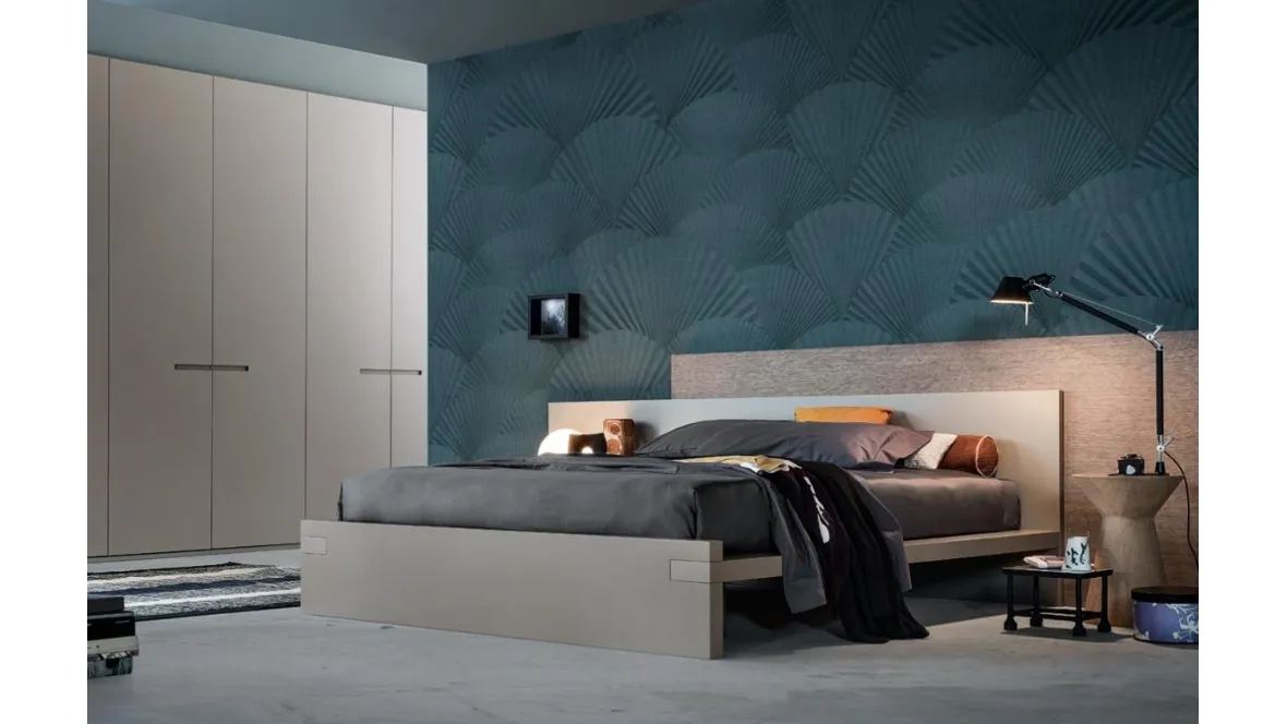 Letto dalle linee moderne in laccato opaco e legno Hug di Giellesse