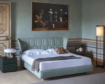 Letto in pelle con testiera Lola Darling di Poltrona Frau