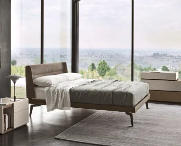 Letto con testiera in tessuto e struttura in legno Nest di Sangiacomo