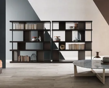 Libreria Jobs con struttura in laccato opaco e mensole in Rovere tabacco di Poltrona Frau