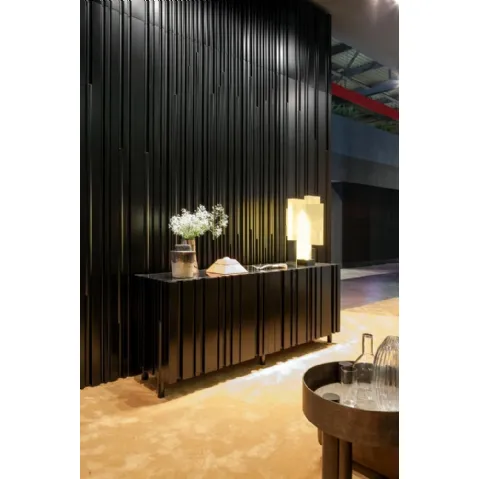 Madia in legno laccato opaco con top in vetro Nero Bamboo Lounge di Laura Meroni