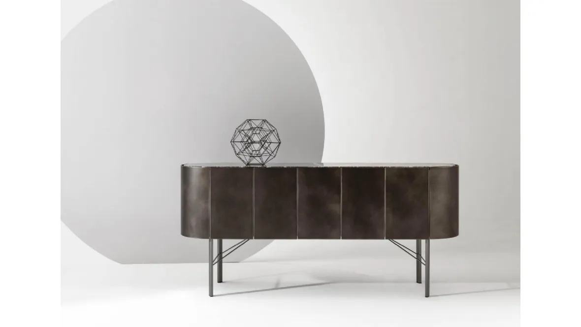 Madia Collectionist Lounge in legno laccato con top in marmo e gambe in metallo di Laura Meroni