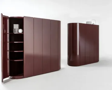 Madia Verticale Collectionist Buffet in legno laccato lucido di Laura Meroni