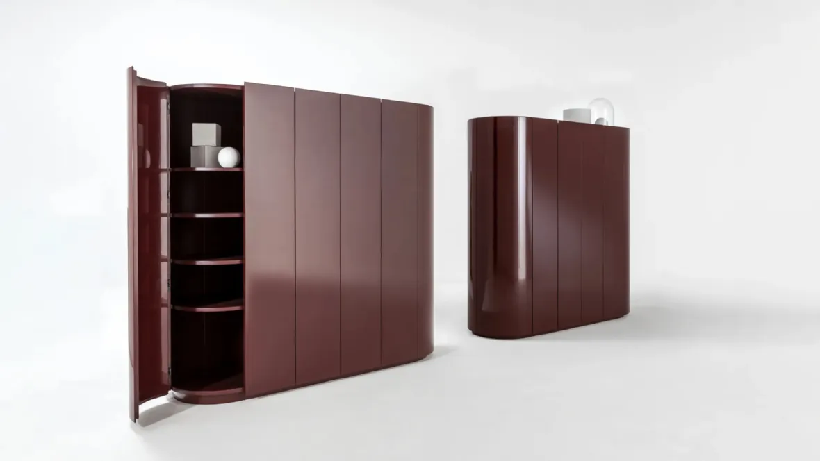Madia Verticale Collectionist Buffet in legno laccato lucido di Laura Meroni