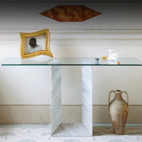 Consolle con piano in cristallo e base in marmo Diapason di Cattelan Italia