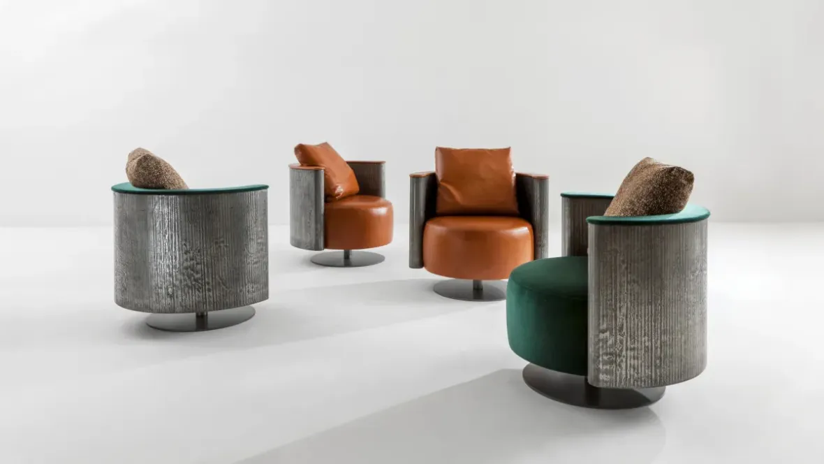 Poltroncina in legno con seduta imbottita Amelie di Laura Meroni