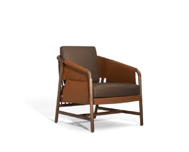 Poltroncina La Selle in Noce Canaletto e cuoio con cuscini in pelle di Poltrona Frau