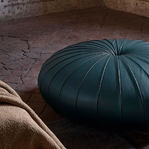 Pouf Esedra di Poltrona Frau