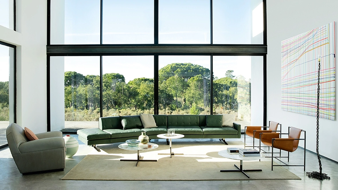 Divano lineare Kennedee in pelle di Poltrona Frau