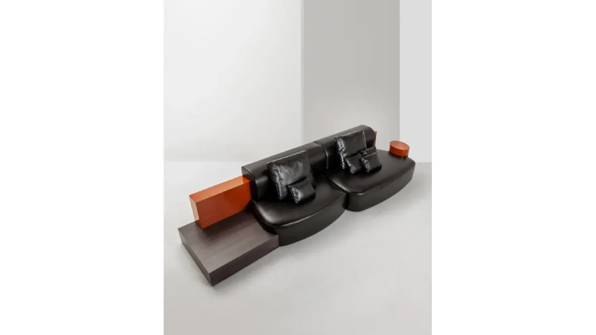 Divano lineare in pelle Symphony Sofa di Laura Meroni
