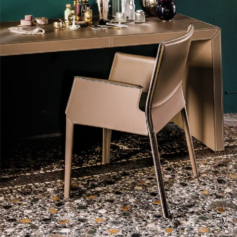 Sedia in cuoio con braccioli Margot Cattelan Italia