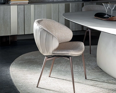 Sedia Charlotte in tessuto e pelle di Cattelan Italia