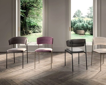 Sedia di design in tessuto o pelle con struttura in metallo Ego di Ozzio