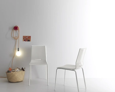 Sedia Elena 4 in polipropilene rinforzato con fibra di vetro e struttura in tubolare di metallo di Pointhouse