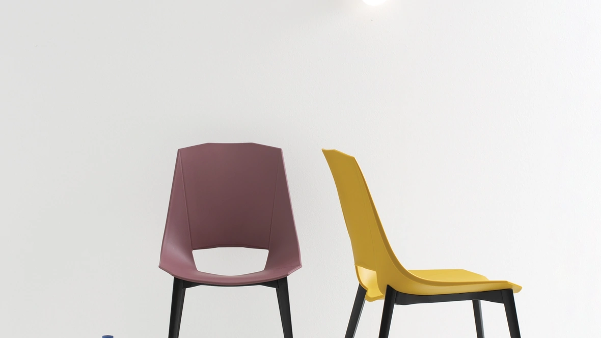 Sedia Eva 1 in polipropilene con gambe in alluminio di Pointhouse